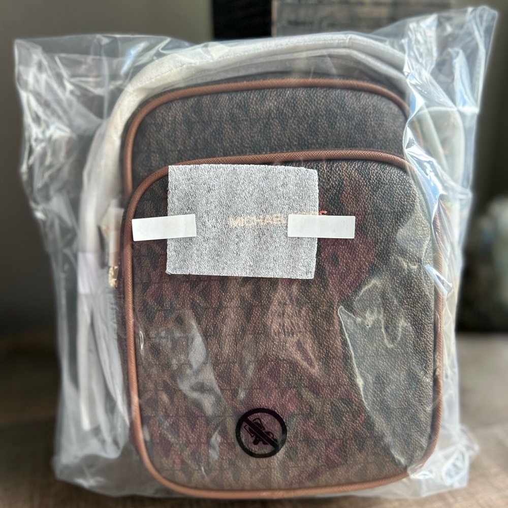 Michael Kors Jet Set Travel Crossbody Handbag, BNWT in Manufacturer Packaging